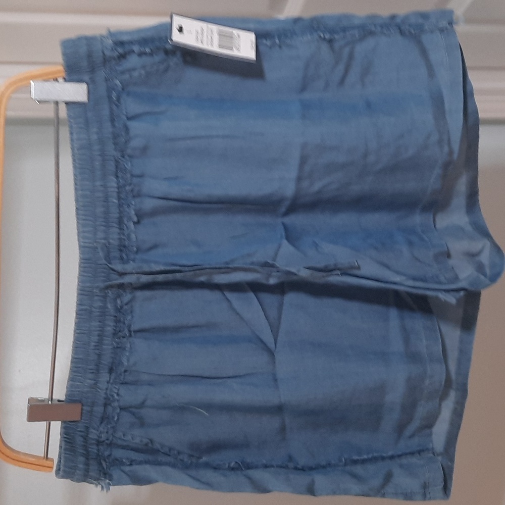 NWT Crown & Ivy Chambray Shorts Large
